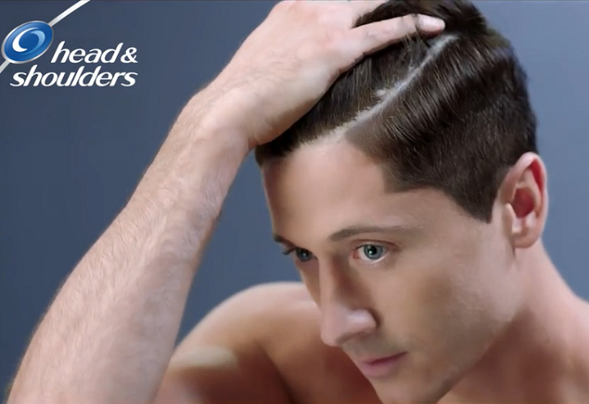 piłkarz szampon do włosów reklama