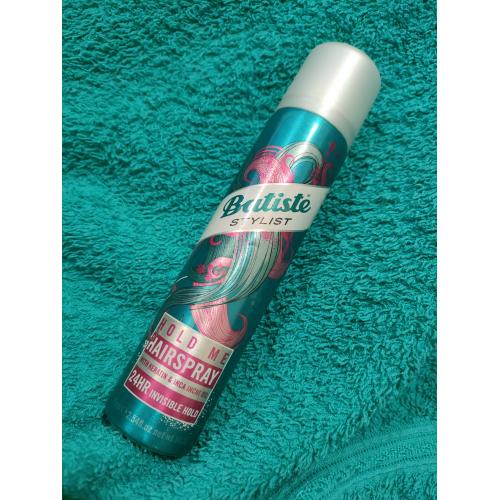 lakier do włosów hold me hairspray firmy batiste stylist