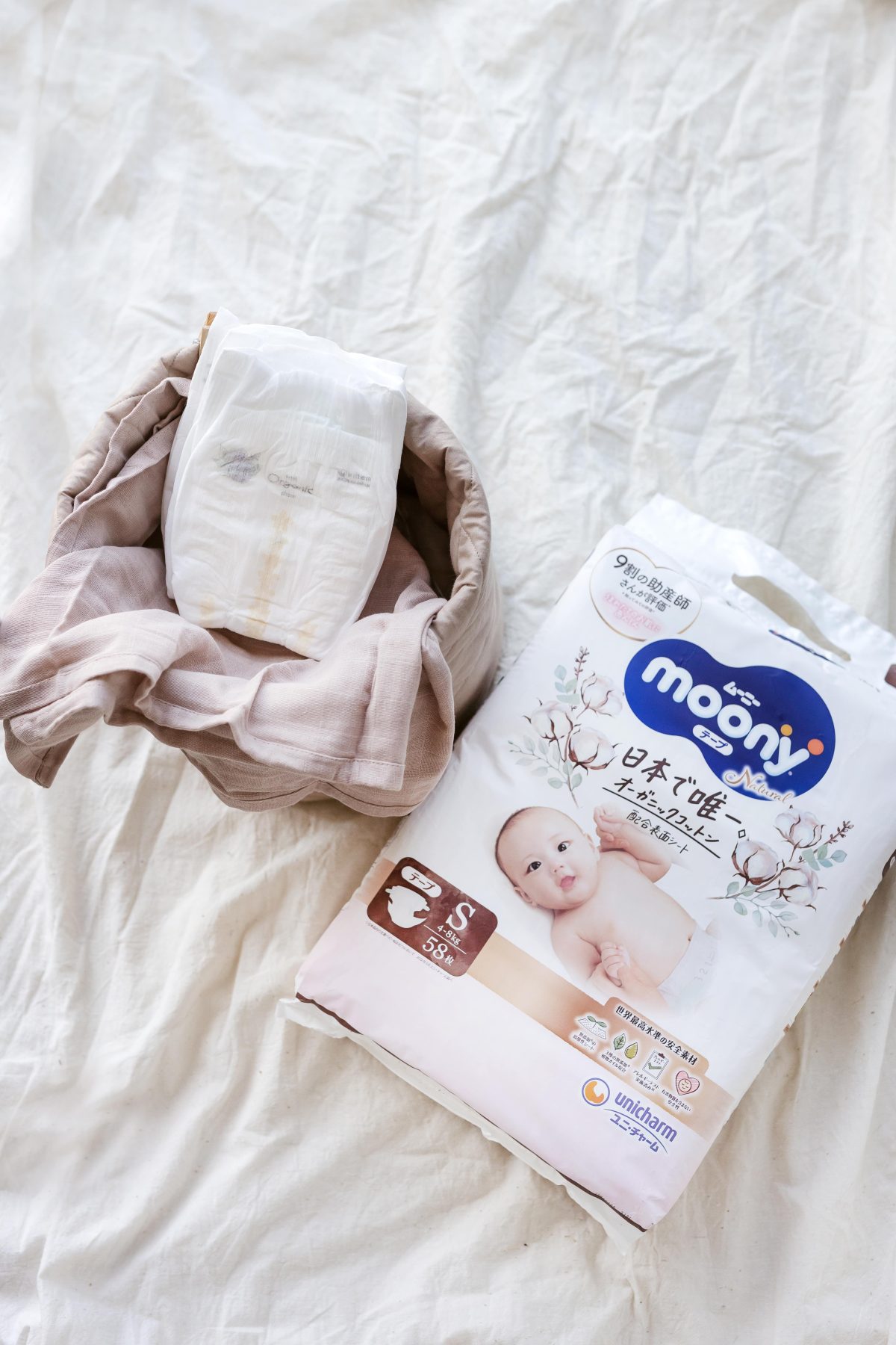 Japońskie pieluszki Moony Natural L 9-14kg 38szt