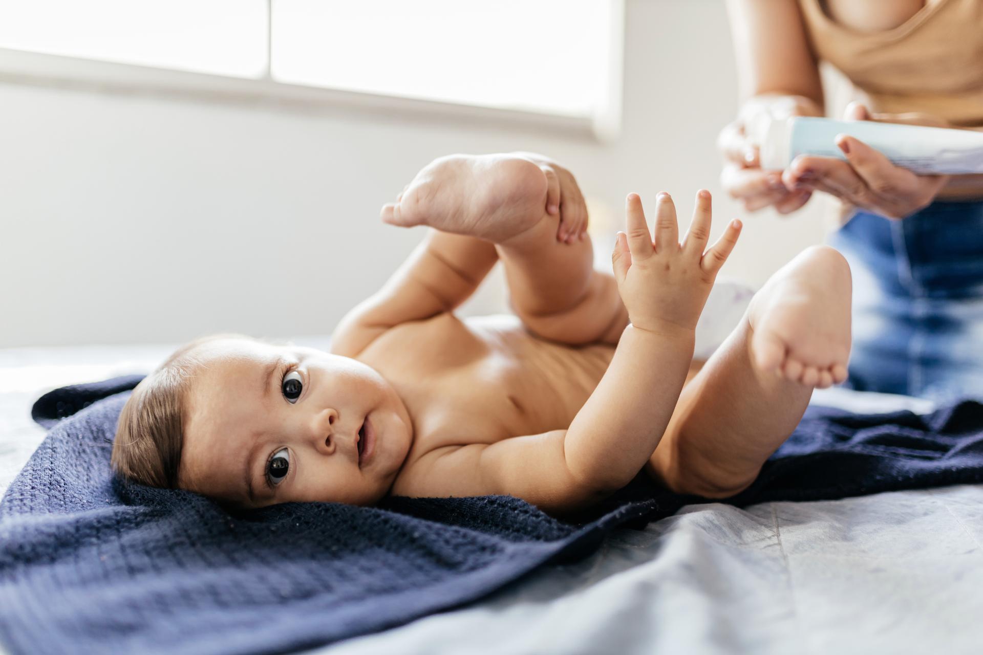 niemowlę kto częsciej obsikuje podczas zmiany pieluchy