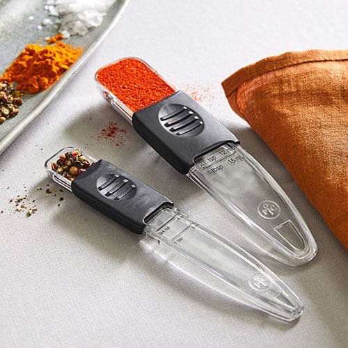 the pampered chef easy adjustable measuring spoon